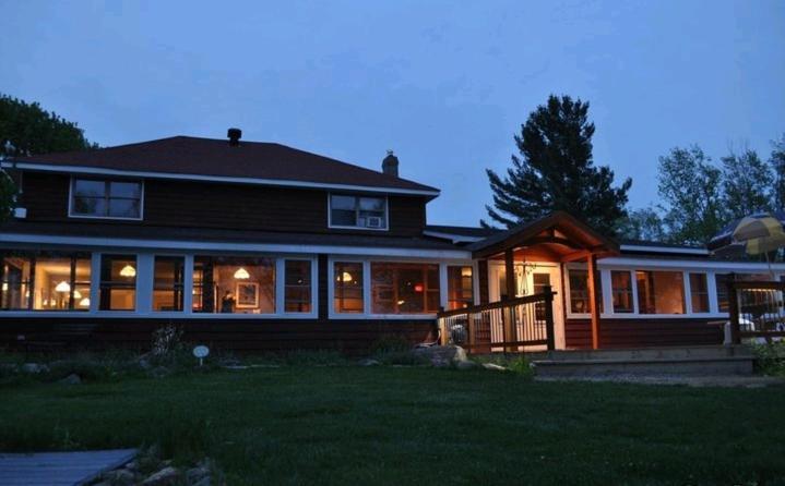 Minden Hills Red Umbrella Inn מראה חיצוני תמונה