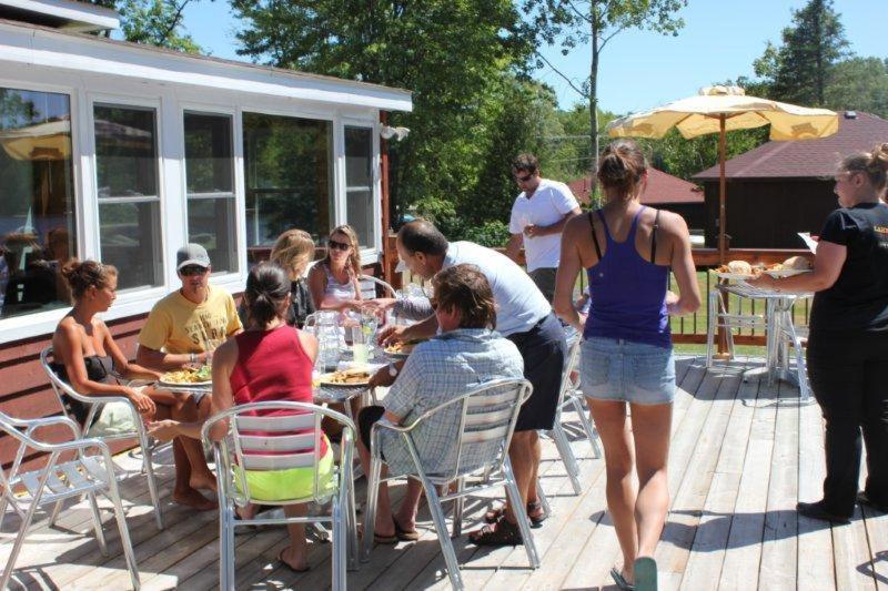 Minden Hills Red Umbrella Inn מראה חיצוני תמונה