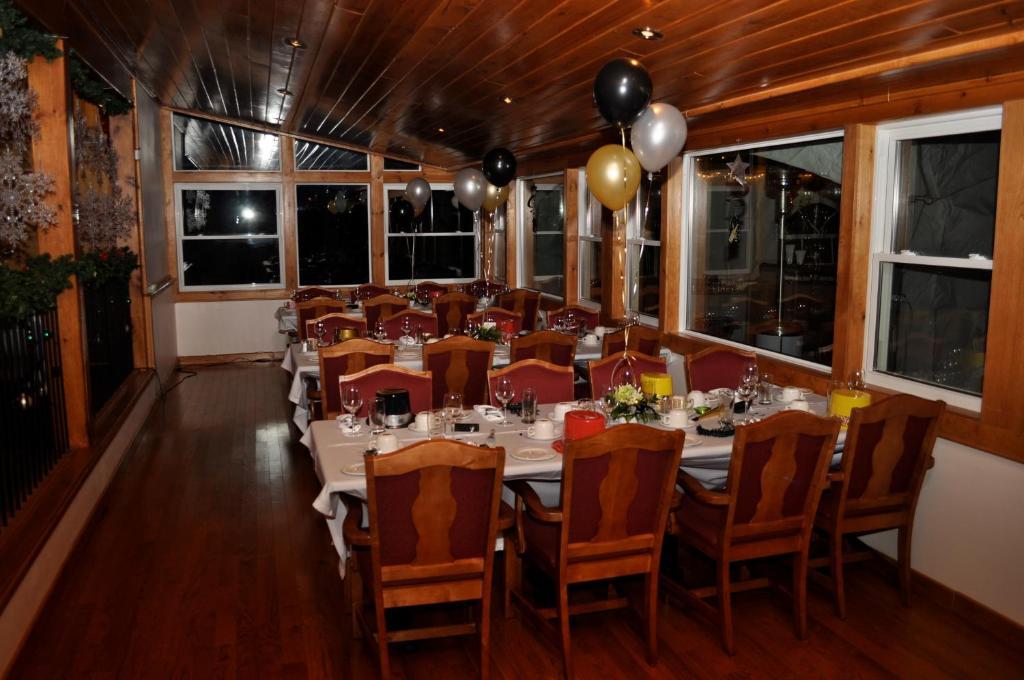Minden Hills Red Umbrella Inn מראה חיצוני תמונה