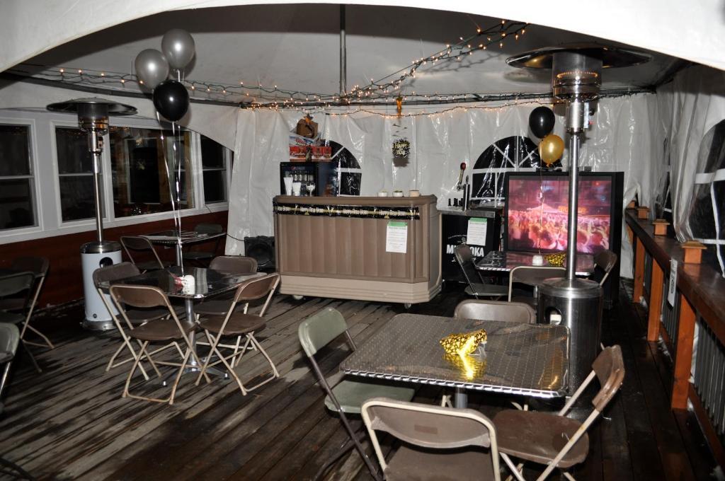 Minden Hills Red Umbrella Inn מראה חיצוני תמונה